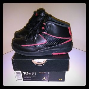 *LITTLE BOYS NIKE JORDAN RETRO 2 BT SNEAKER*